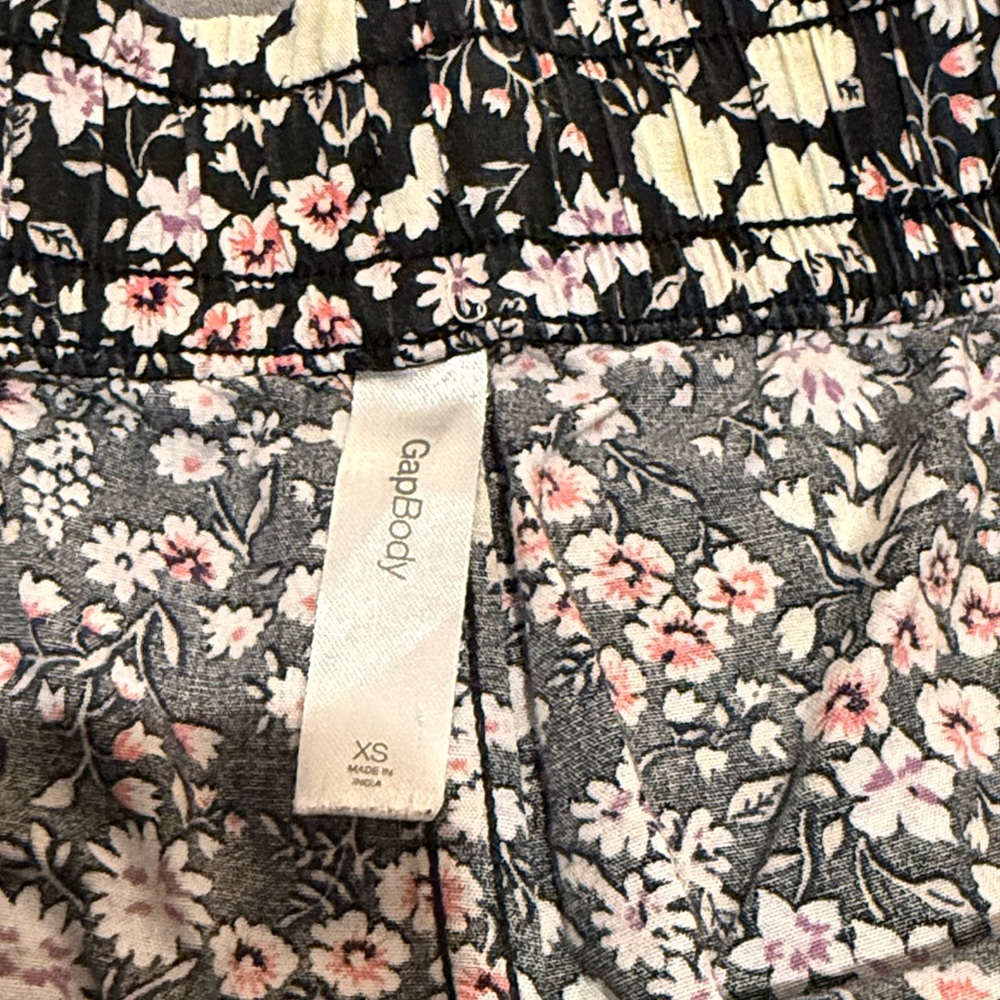GapBody Floral Print Cotton Poplin Pajama Shorts - Picture 2 of 7